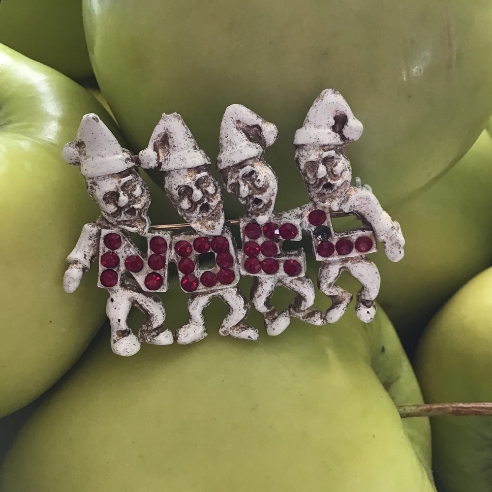 RARE VINTAGE DODD’S NOEL ELVES BROOCH